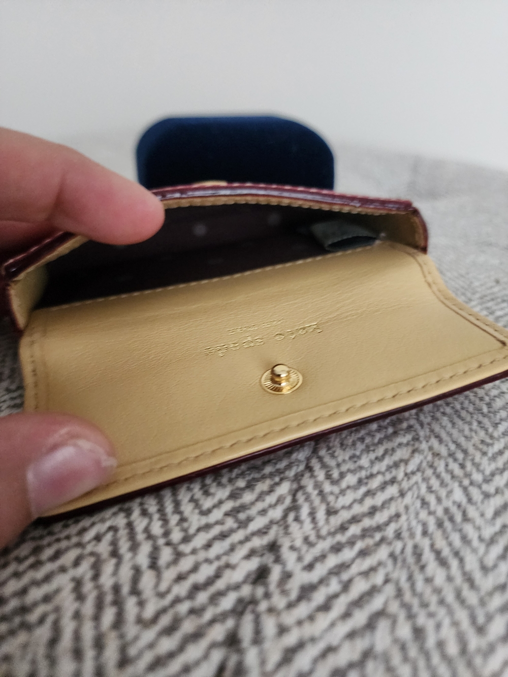kate spade 4x2.5" Red Pebbled Leather Business Card/coin Holder. Refurbished - Picture 3 of 3